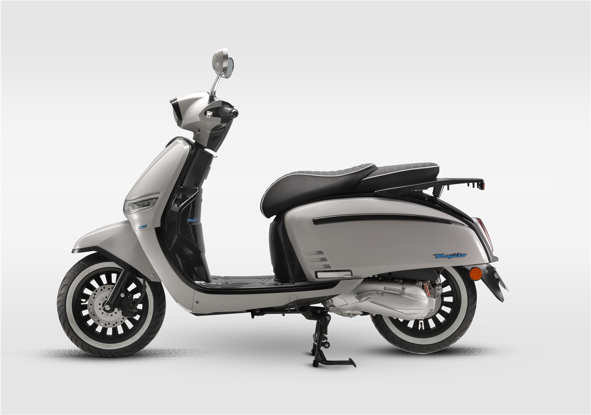Why the Electric Motoroller is Changing the Way We Commute?